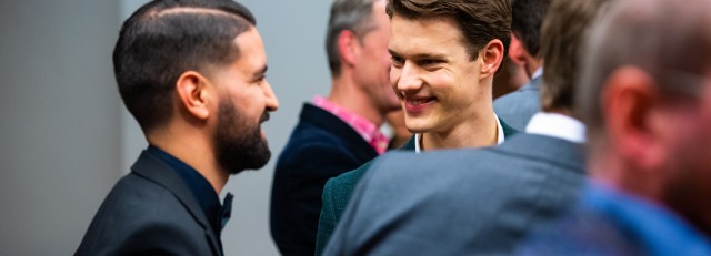 Mannen in gesprek.jpg