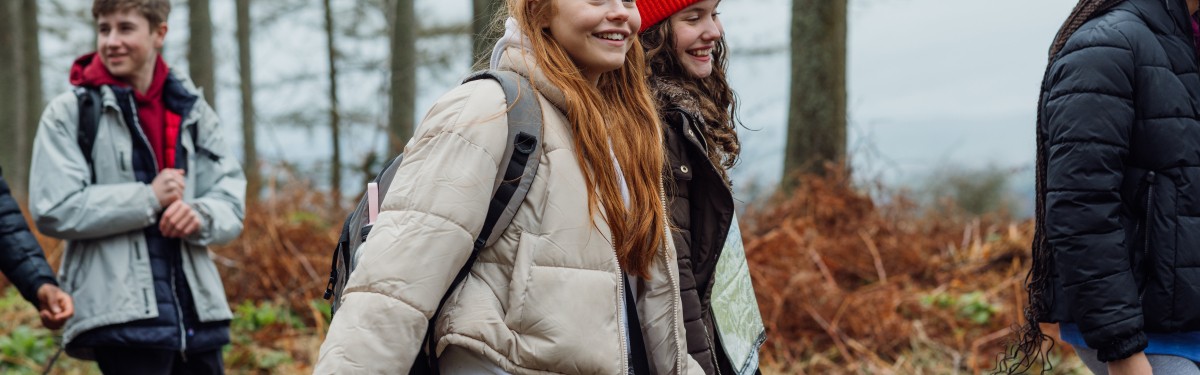 Jongeren wandelen.jpg